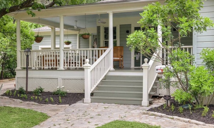 Tarrytown House | Charming Tarrytown Bungalow
