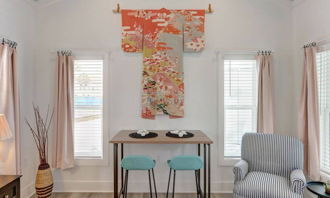 Thunderbolt Cottage | Charming Tiny Cottage, 5min to SAV, 15min to Beach by Lucky Savannah