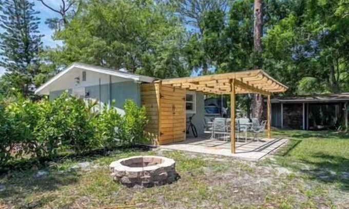 June Park House | Charming Tiny Home:Cozy Escape w/modern amenities
