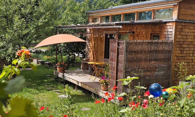 Unterammergau Ski Chalet | Charming Tiny House “Loft Süd” with Mountain View, Wi-Fi, Terrace and Garden
