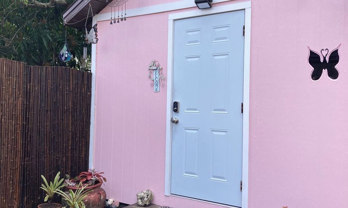 Sarasota Springs Cottage | Charming tiny house with AC and WiFi in delightful Sarasota.Private and quiet.