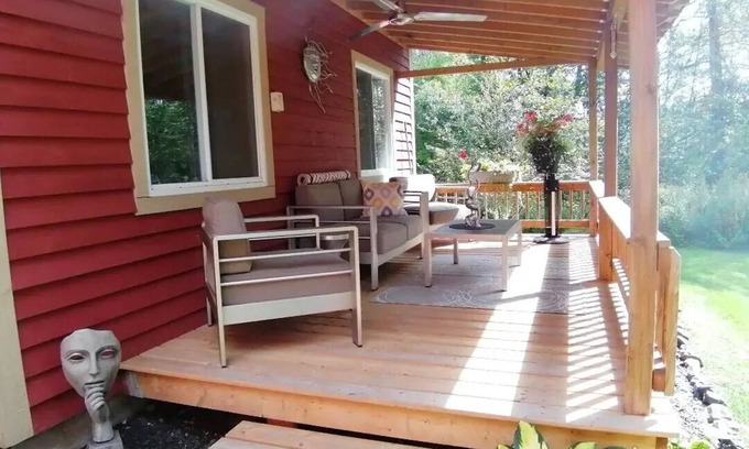 Knowlton House | Charming, totally upgraded 3-bedroom, 2 bathroom home with all the amenities.