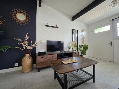 Pontault-Combault Apartment | Charming townhouse for 5 people
