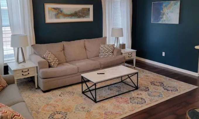 Mann House | Charming Townhouse Near Downtown Iowa City