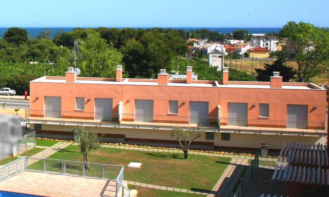 Creixell Apartment | Charming Townhouses with Pool - 550m from Beach - Creixell, Costa Daurada