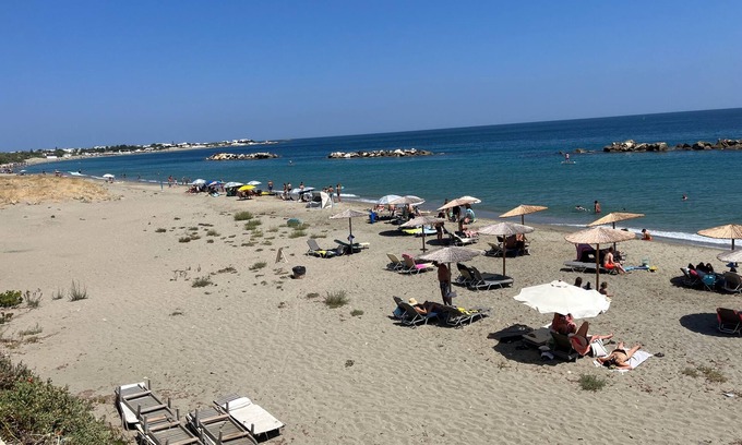 Skiros Apartment | Charming Traditional Skyrian 2BR Family Apartment in Prime Magazia Beach