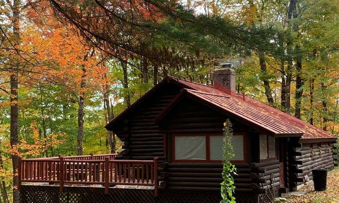 Wardsboro Cabin | Charming Traditional Log Cabin In Between Mt. Snow And Stratton with Sauna/WIFI