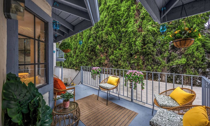 Sierra Madre Apartment | Charming Treehouse Retreat in Sierra Madre