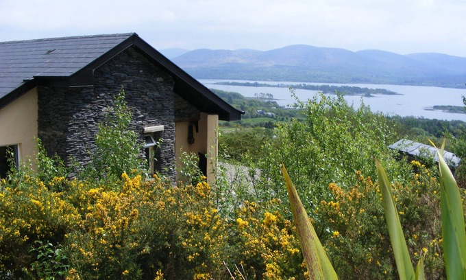 Templenoe Cottage | Charming Two Bedroom Cottage with Magnificent Sea Views. 10 minutes from Kenmare