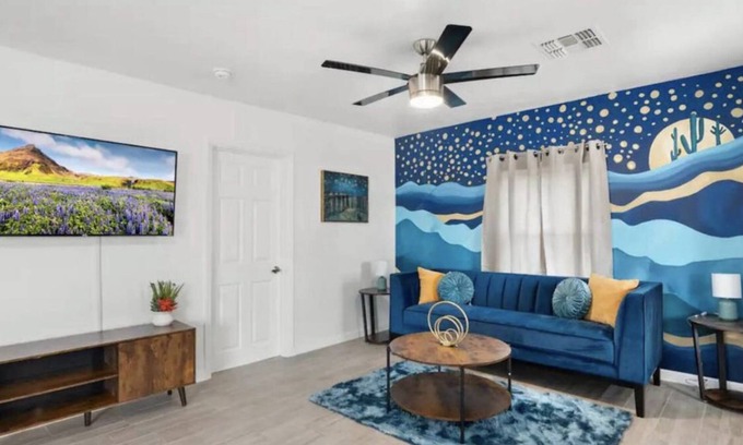 Governmental Mall House | 🏡 Charming Two-Bedroom Oasis in Downtown Phoenix! 🌞