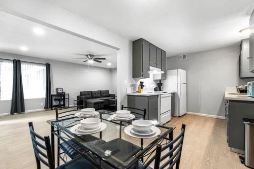 Las Vegas House | Charming Two Bedroom Sleeps 6! Close To Strip!