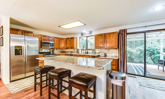 Union House | Charming Union Home w/Deck ~ 2 Mi to Hood Canal!