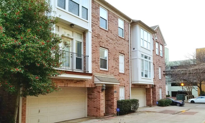 Uptown House | Charming Uptown Retreat - Stay In The Heart Of Dallas!