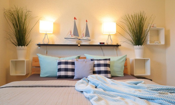 Dorumer Neufeld House | Charming vacation home "Strandkorb" - relaxation in your own garden