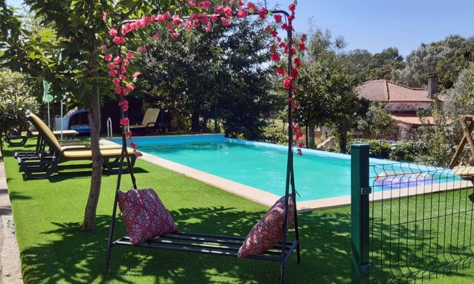 Estoraos House | Charming vacation home with pool in Ponte de Lima!