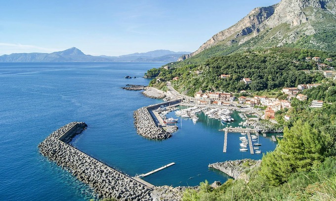 Acquafredda Apartment | Charming vacation apartment in beautiful style with sea view from large terrace.