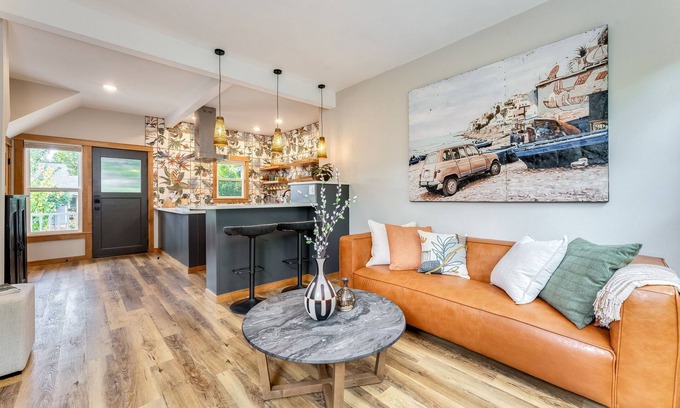 Sellwood-Moreland Apartment | Charming Victorian 2 Bdrm Sellwood Apt Near Dining, Shopping & River Recreation