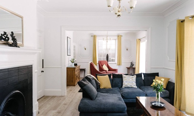 Shanklin House | Charming Victorian Cottage In Shanklin Old Village & Dog Friendly