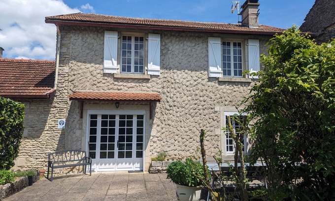 Le Montsaugeonnais Cottage | Charming Villa with Fireplace, Terrace, and Garden Near Montsaugeonnais Vineyards
