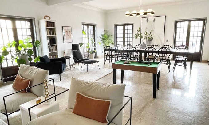 Funchalinho Villa | Charming Villa between Lisbon and the Beach, with headed pool!