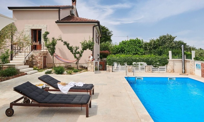 Novigrad Villa | Charming Villa Mimosa with a pool