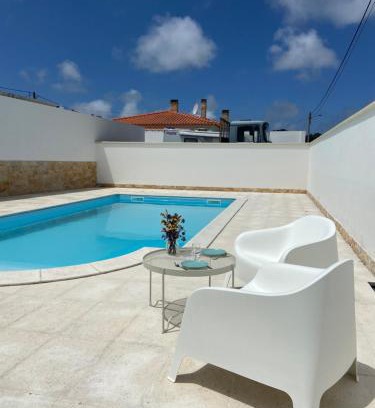 Pataias Villa | Charming villa with private poll