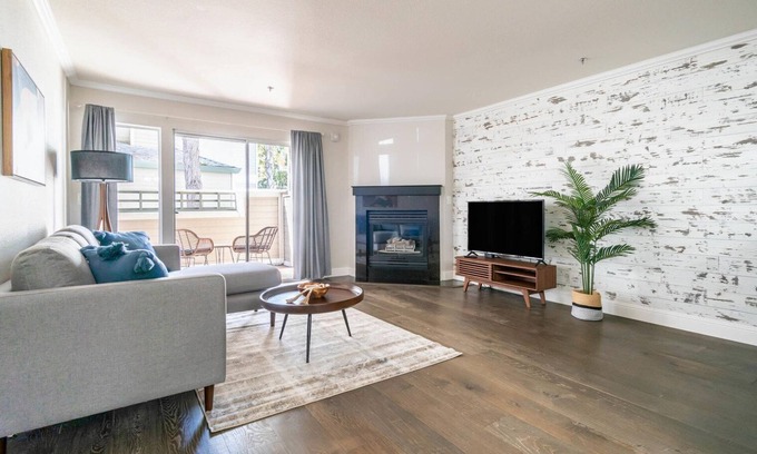 Walnut Creek Apartment | Charming Walnut Creek 1BR w/Pool & A/C, nr Shops, by Blueground