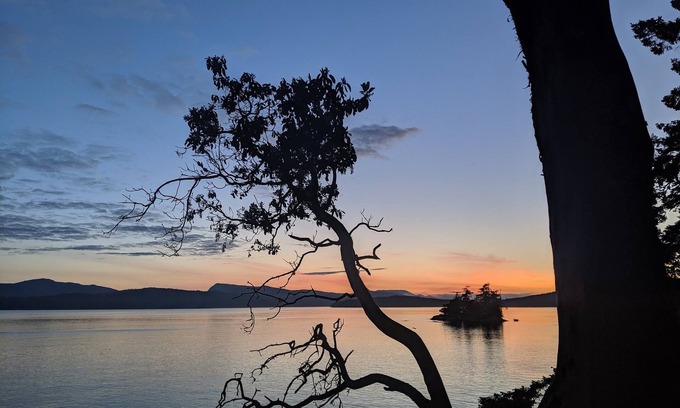 Pender Island Cabin | Charming Waterfront Cabin with Serene breathtaking Views - Pender Island Retreat