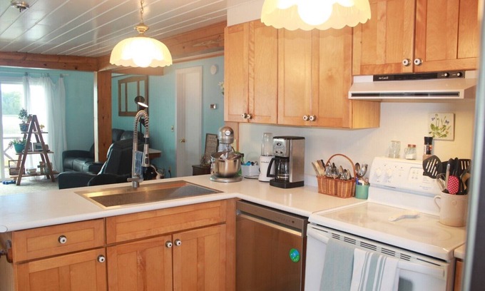 Ponshewaing Cabin | Charming Waterfront Cabin on the Inland Waterway
