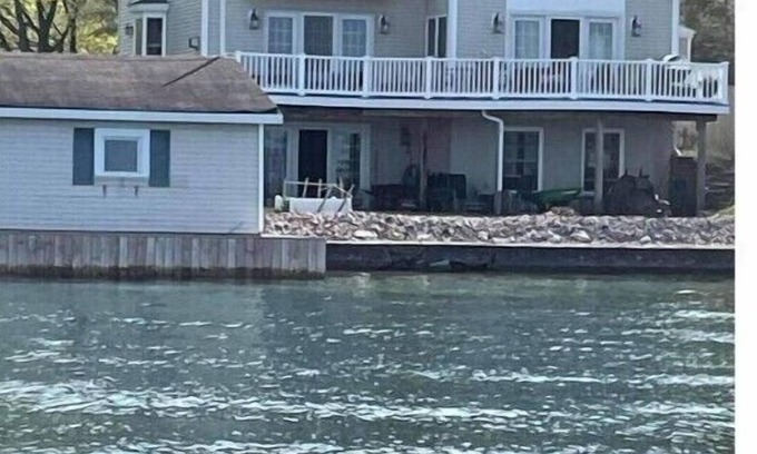 Clayton Apartment | Charming Waterfront duplex docks. small dog welcome