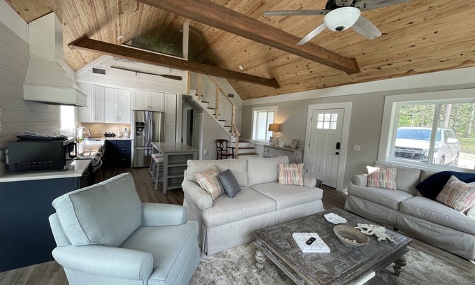 Elberta House | CHARMING WATERFRONT HOUSE, BOAT DOCK, 3 MILES TO OWA, 15 MILES TO ORANGE BEACH