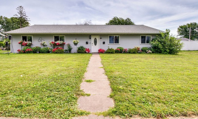 Superior Apartment | Charming Wisconsin Getaway: 8 Mi to Lake Superior!