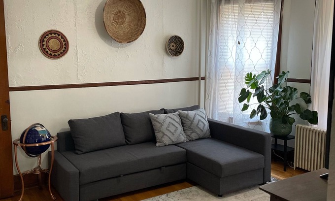 Summit Hill Apartment | Charmingly vintage 2BR near downtown - Unit 2