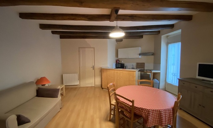 La Roche-Posay Apartment | Charmy apt with WIFI 70m from the Spa - Pets allowed