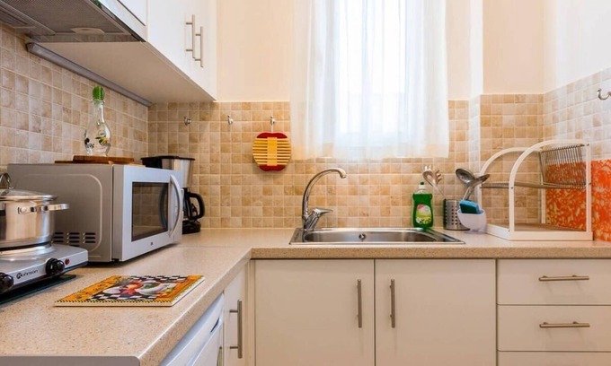 Ampelokipoi Apartment | Charmy Petit 1 Bedroom Flat in Athens