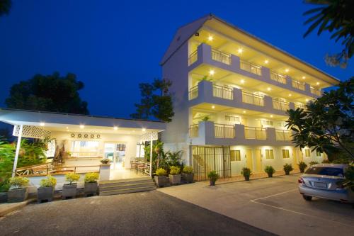 Saen Suk Apartment | Charn Residence