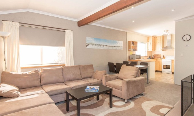 Jindabyne House | Charvel - 2/35 Gippsland Street