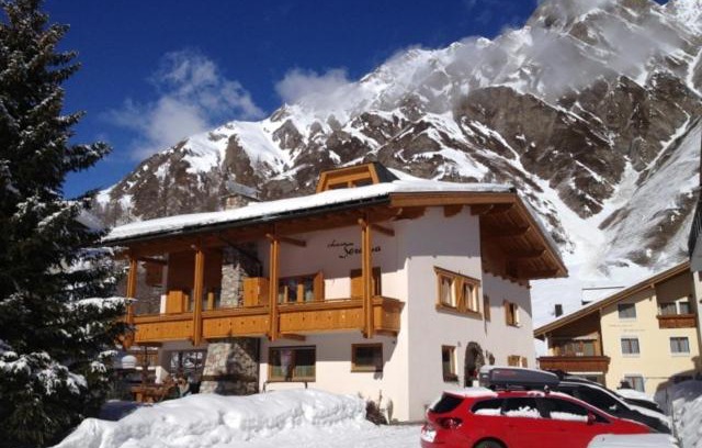 Ravaisch Apartment | Chasa Seraina