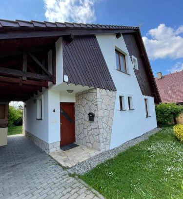 Liptovsky Trnovec House | Chata pri jazere