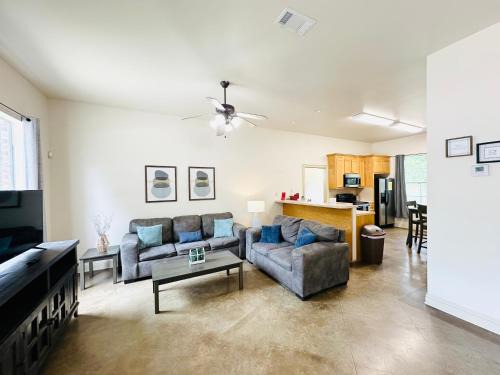 Pine Grove Apartment | Chateau 1