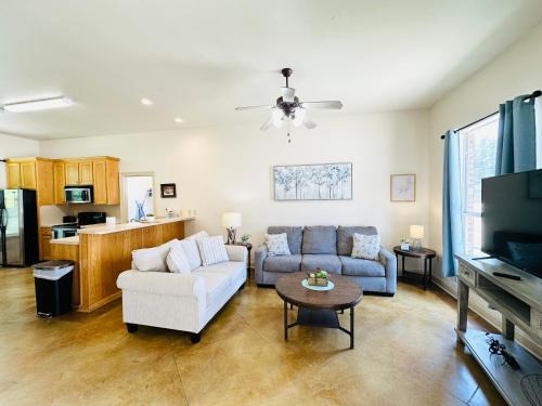 Pine Grove Apartment | Chateau 10