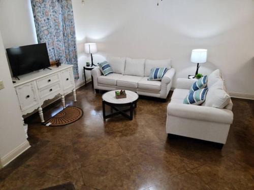 Pine Grove Apartment | Chateau 3