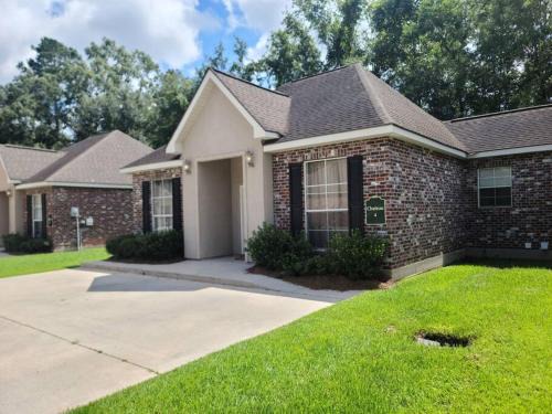 Pine Grove Apartment | Chateau 4