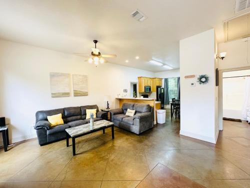 Pine Grove Apartment | Chateau 5