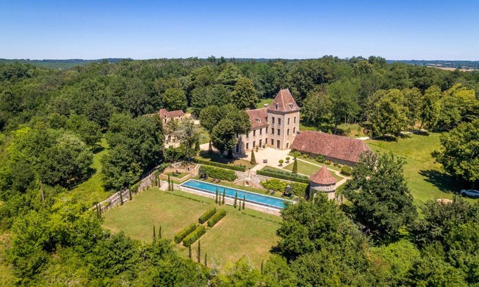 Saint-Georges-de-Montclard Hotel | Chateau de Lascoups