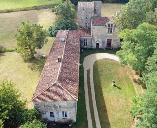 Champdolent Hotel | Chateau De Champdolent