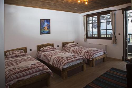 Kozichino House | Chateau Erkech Triple Room