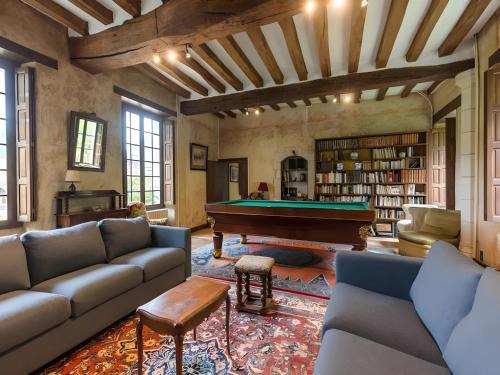 Villiers-au-Bouin Villa | Château in Touraine with Private Park