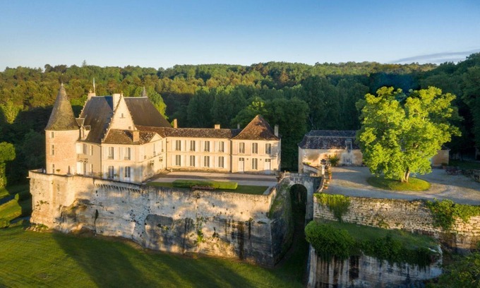 Lamonzie-Montastruc Other | Chateau La Moinerie - Ten Bedroom Castle, Sleeps 20