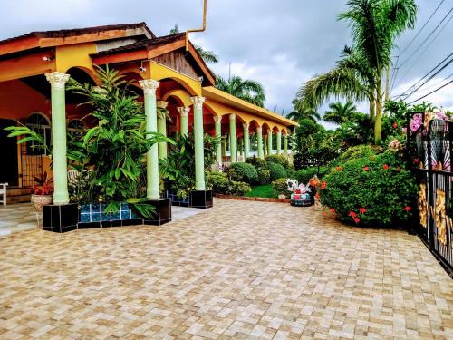 Montego Bay House | Chateau Margarita JA
